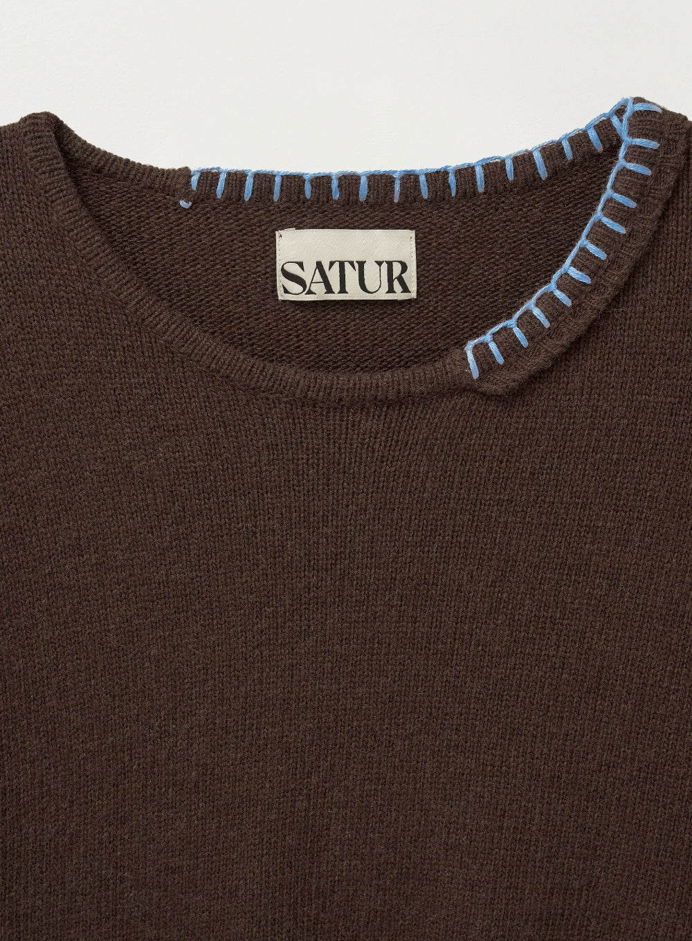 [satur] (W) Contrast Stitch Semi Crop Knit - Brown