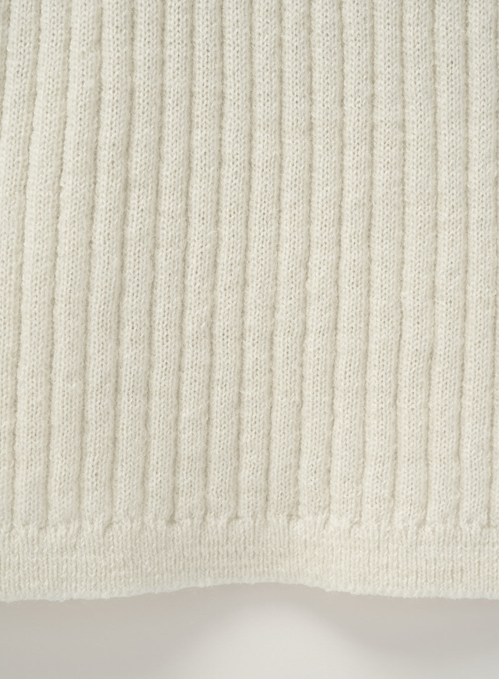 [satur] (W) Cuffs Mock Neck Knit - Cream