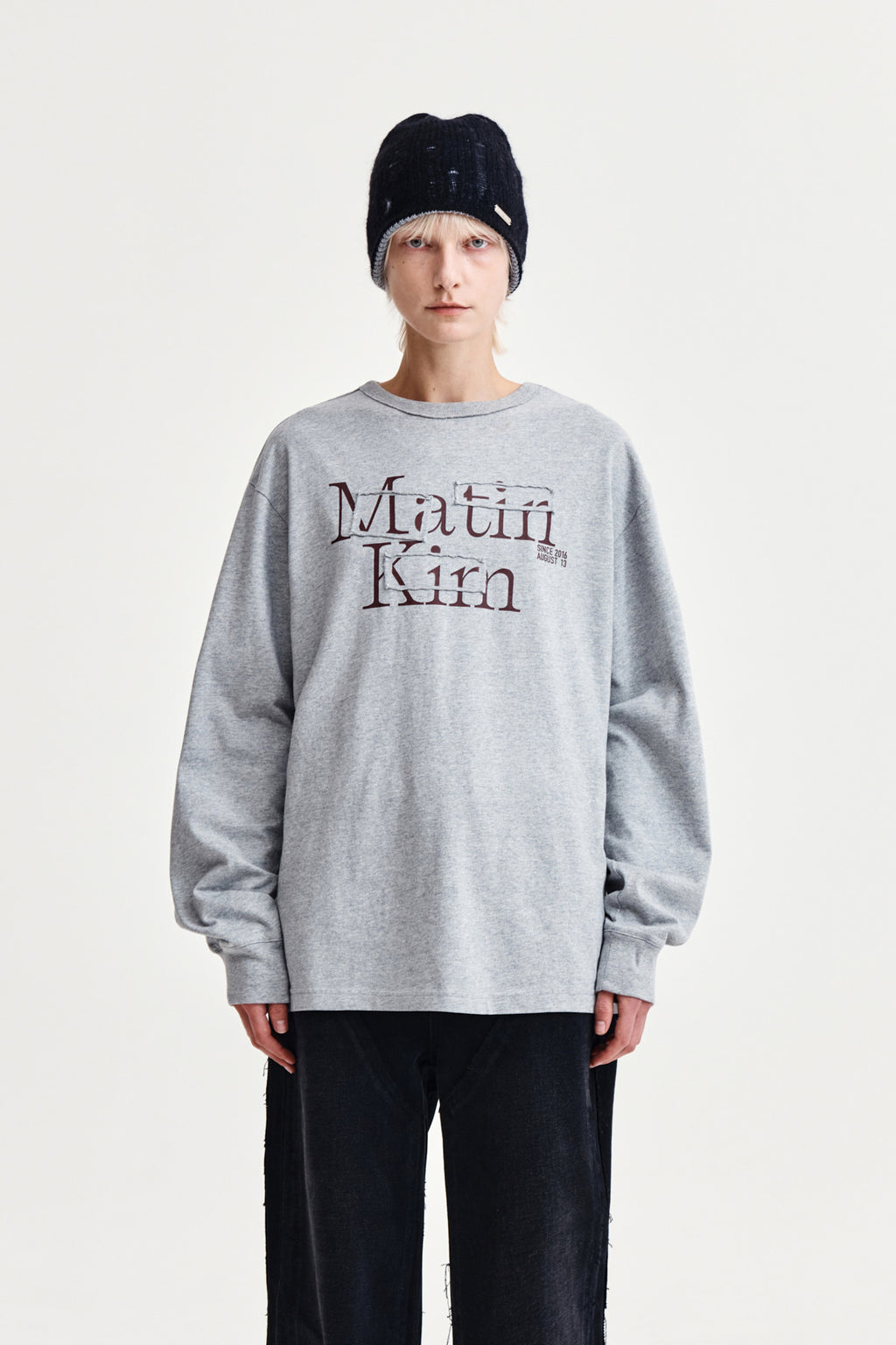 [matinkim] PATCH GRAPHIC LONG SLEEVE TOP IN GREY