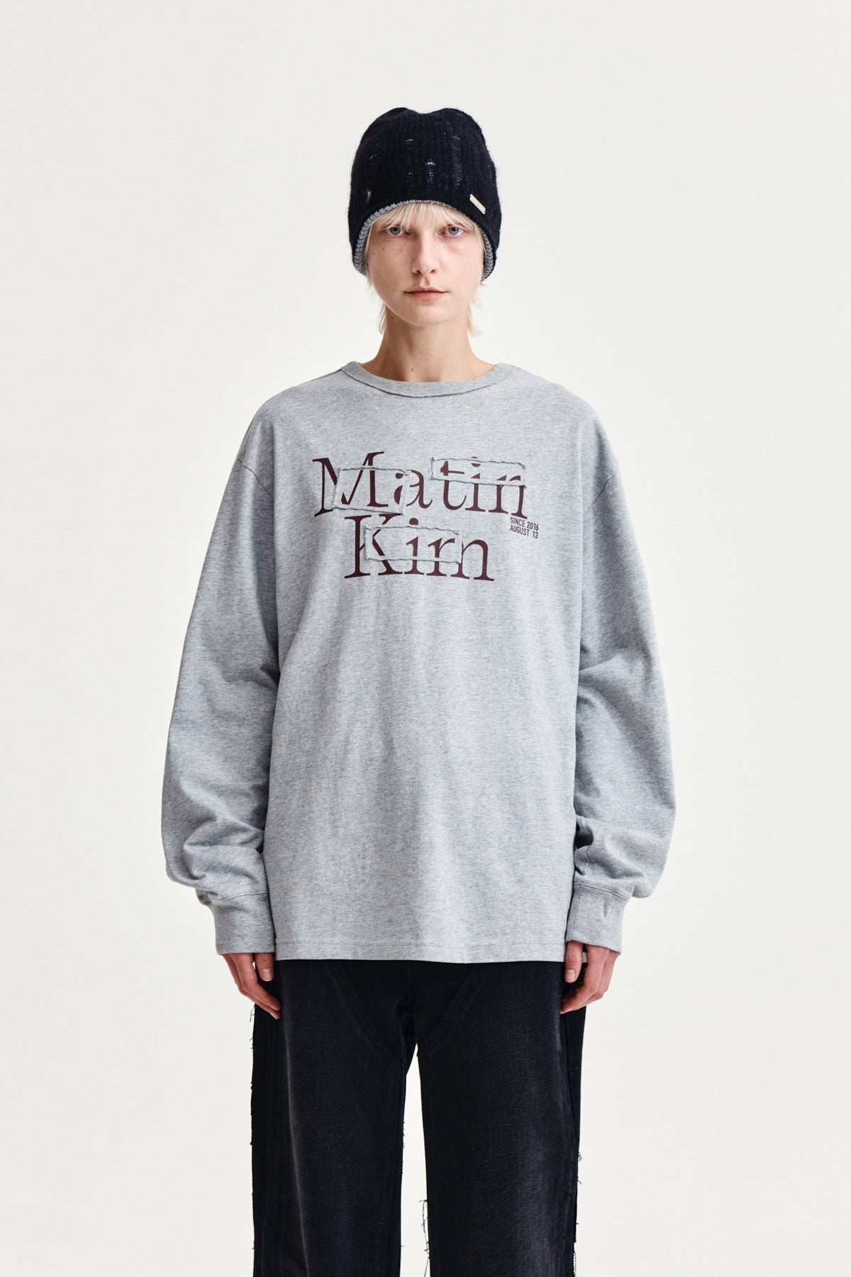 [matinkim] PATCH GRAPHIC LONG SLEEVE TOP IN GREY