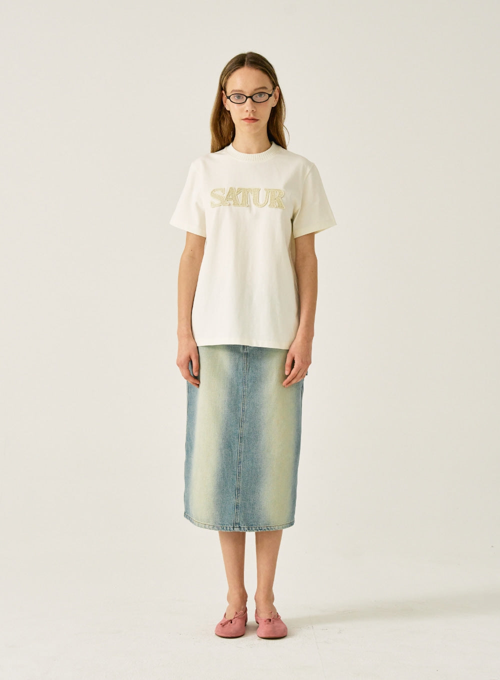 [satur] (W) Logo Cross Stitch T-Shirt - Resort Ivory