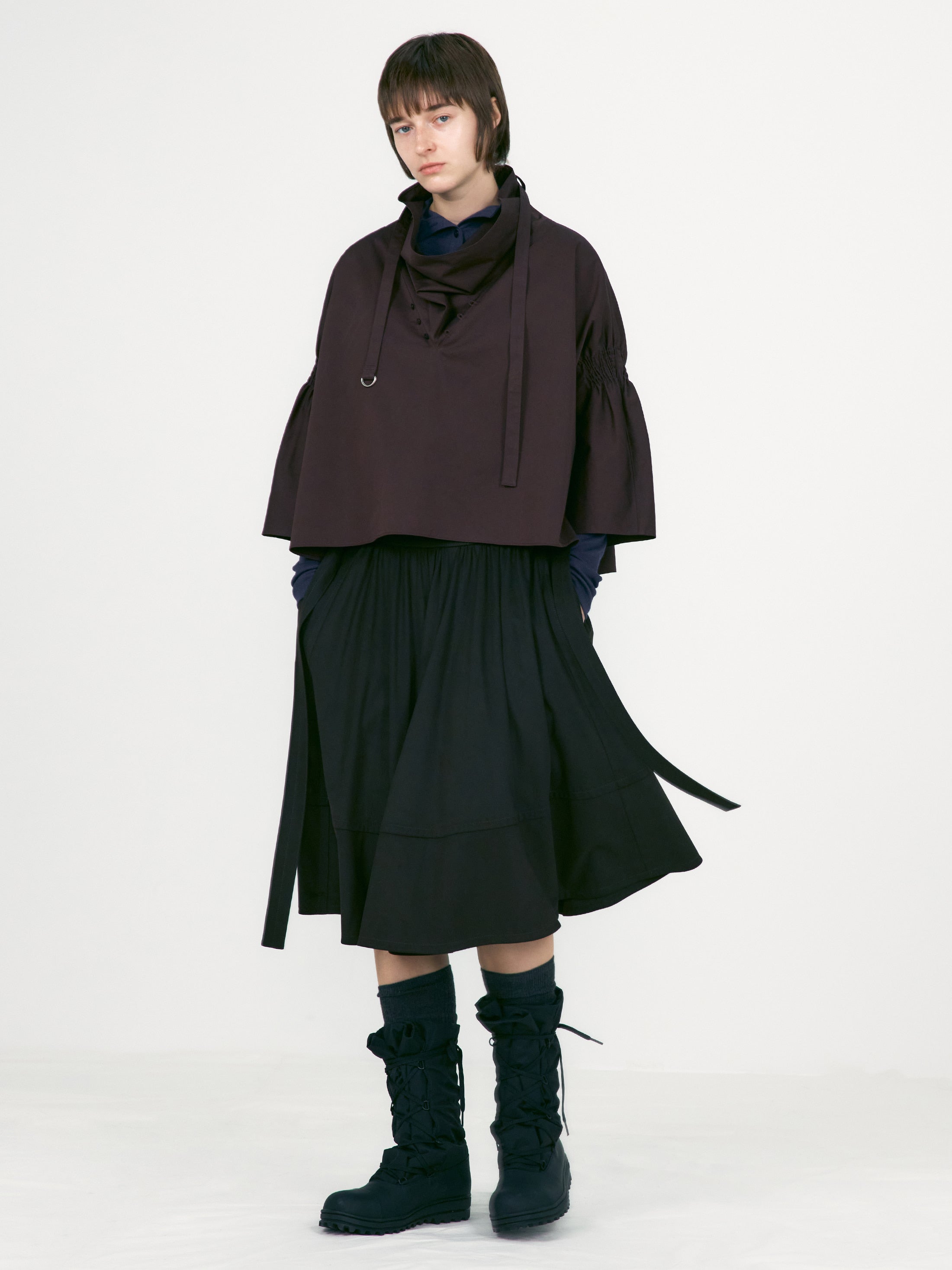 [low_classic] Shirred Sleeve Foulard Top
Purple Brown