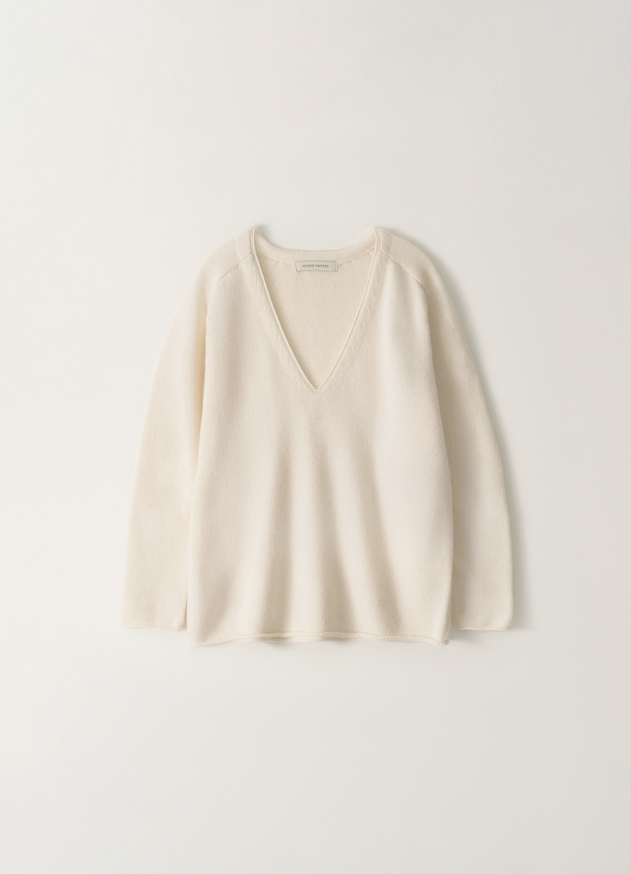 Nothing Written Cerin deep v-neck pullover (Ivory)