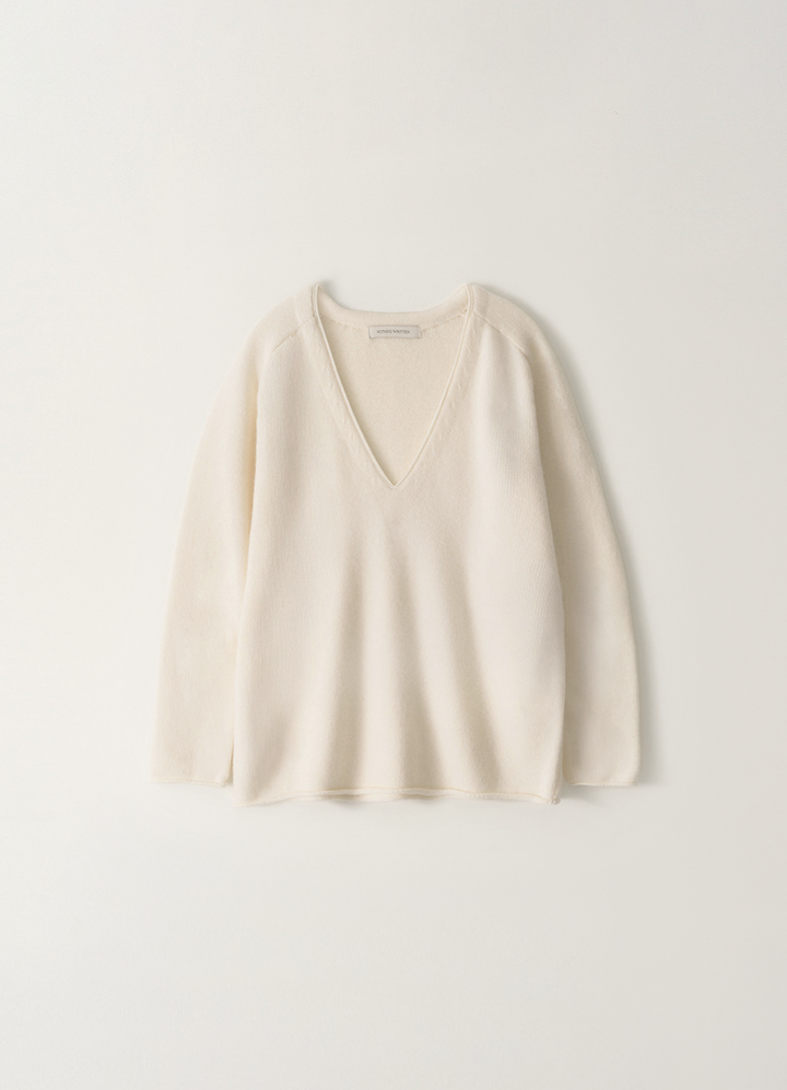 Nothing Written Cerin deep v-neck pullover (Ivory)
