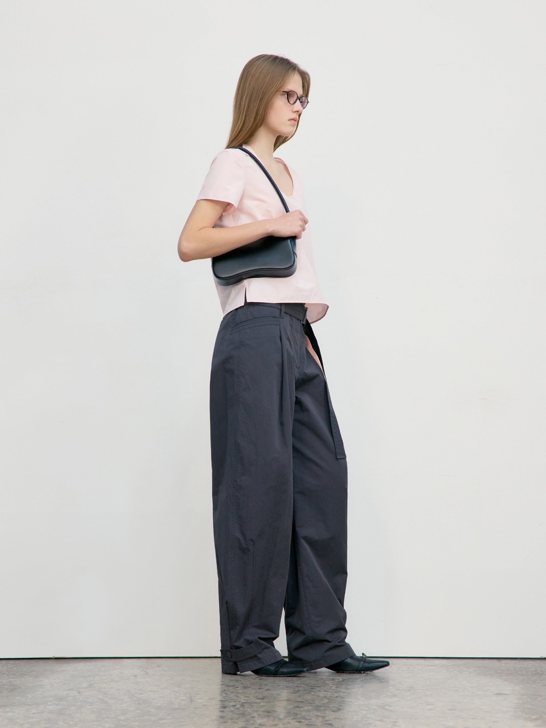 [Low Classic] U-Neck Logo Blouse_Light Pink