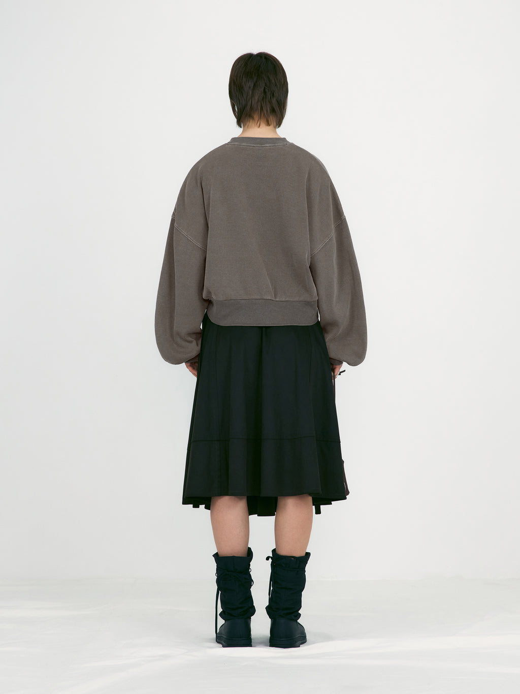 [low_classic] Washed Rockstar Cat Sweatshirt
Charcoal Brown