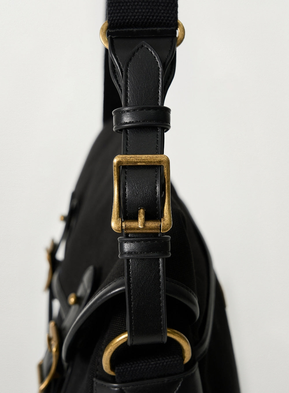 [satur] Classic Canvas Shoulder Bag - Black