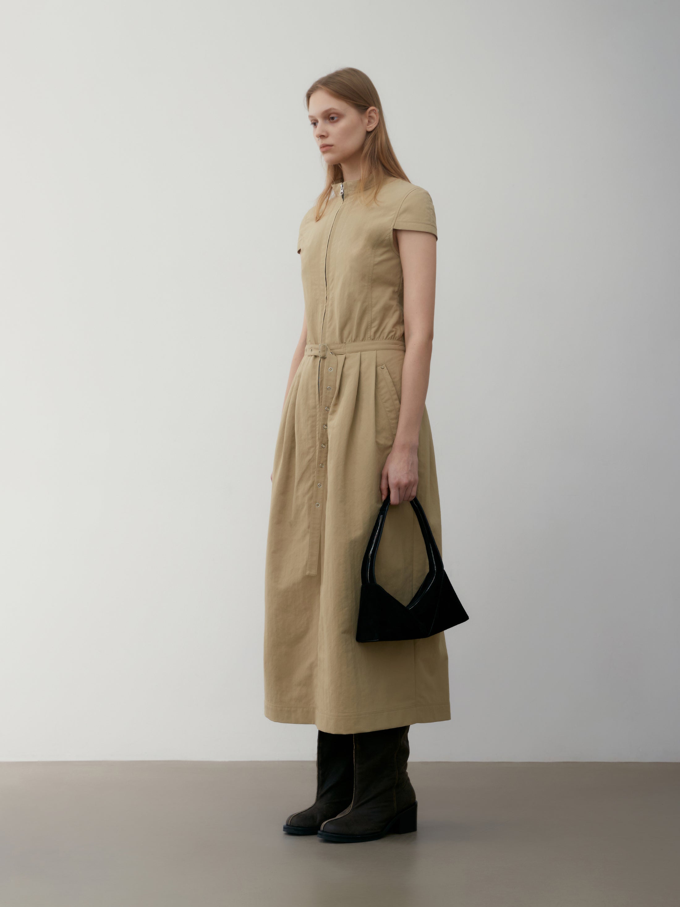 [low_classic] RECYCLED NYLON HIGH NECK DRESS
BEIGE