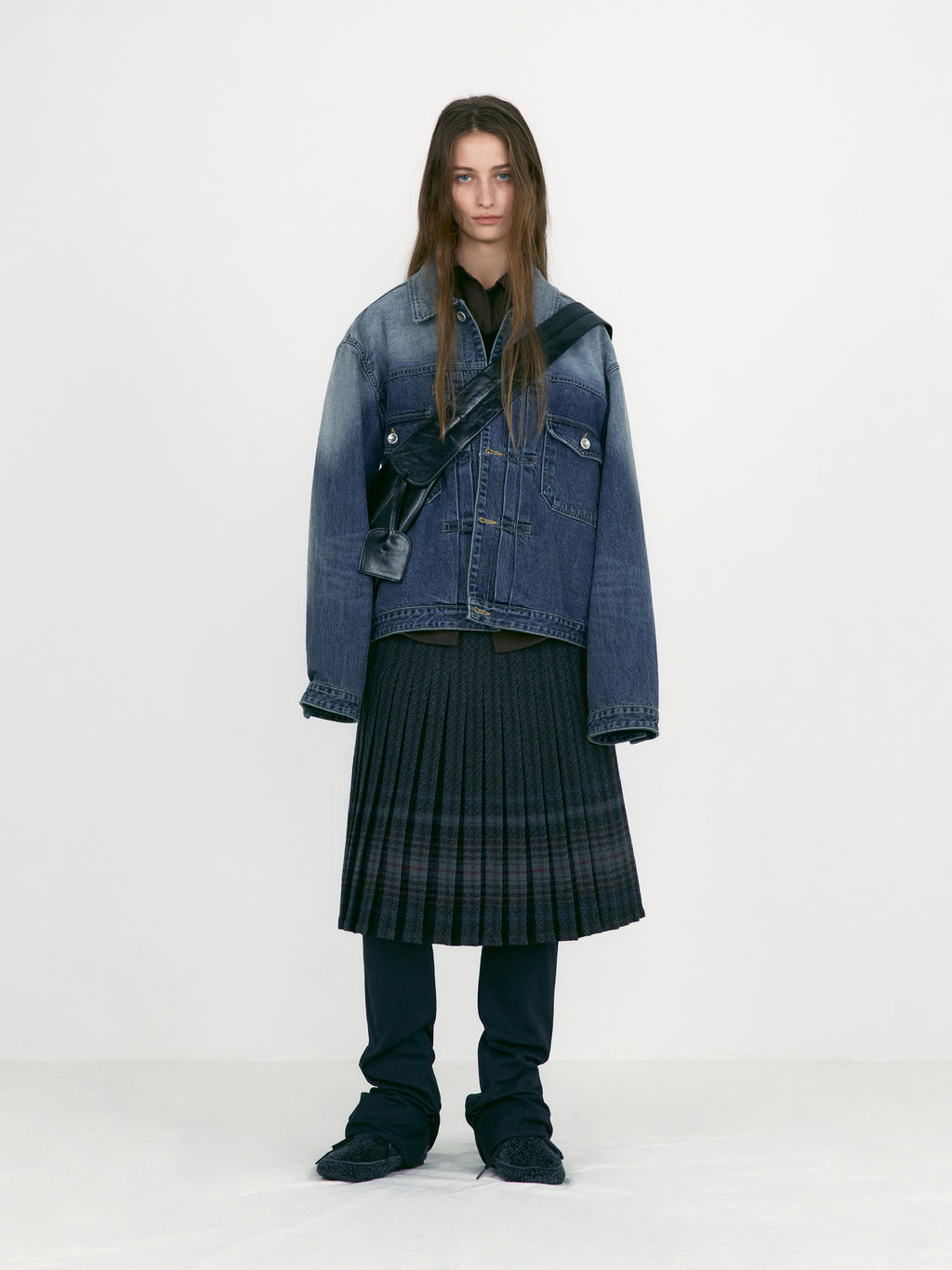 [low_classic] Trucker Jacket
Mid Blue