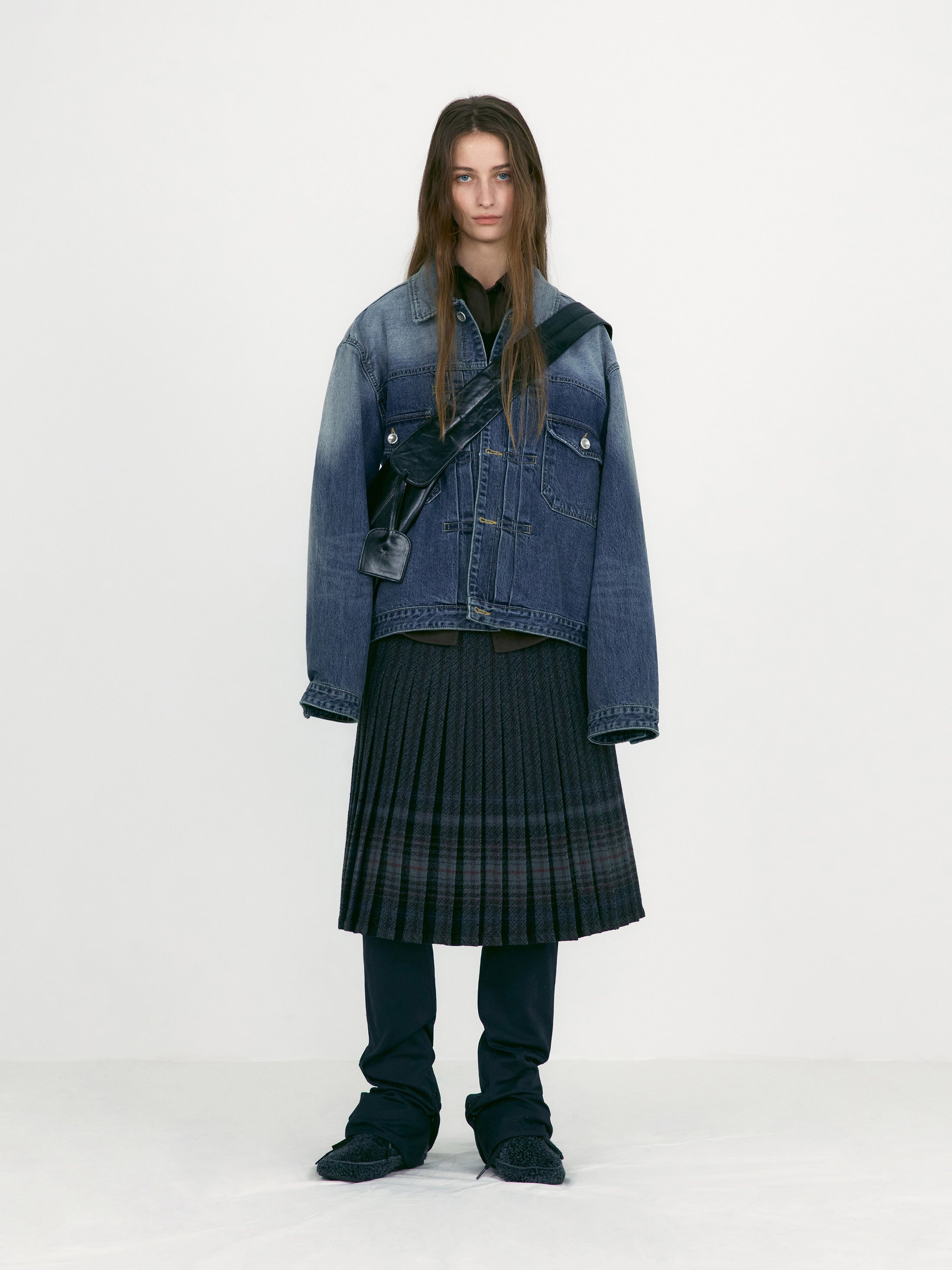 [low_classic] Trucker Jacket
Mid Blue