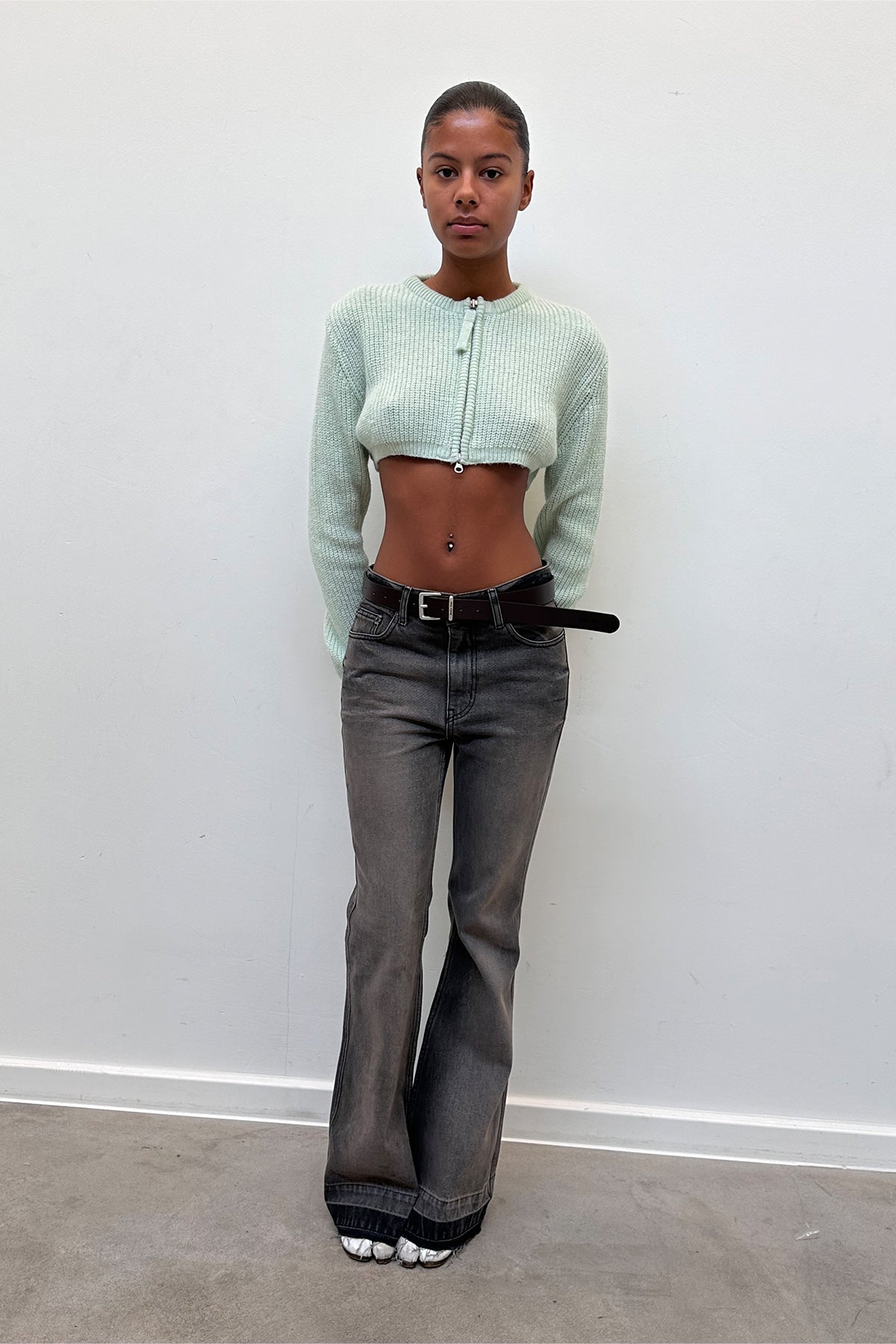 [matinkim] BACK POCKET POINT WASHED BOOTS CUT DENIM PANTS IN GREY