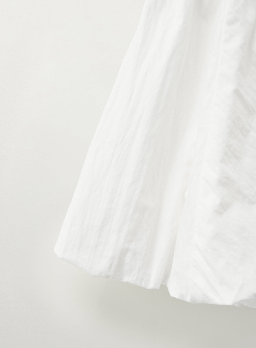 [satur] (W) Balloon Peplum Sleeveless Top - White