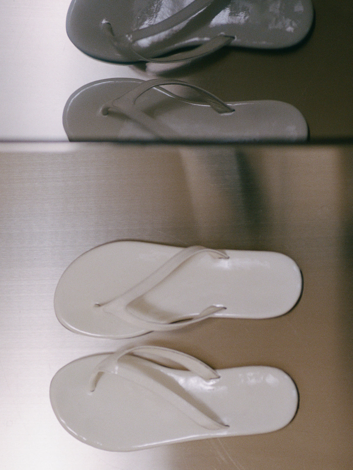 Nothing Written Glossy leather sandals (Ice white)