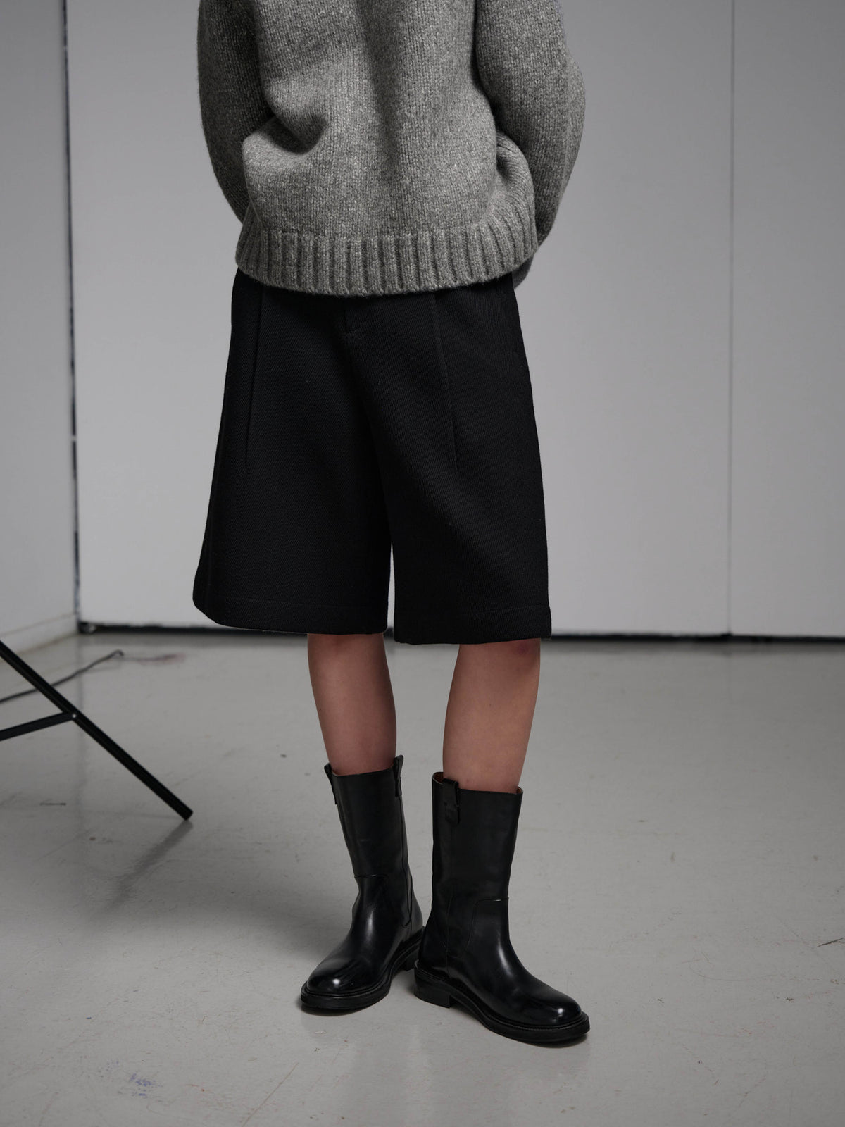Facade Pattern Wide Wool Twill Bermuda Pants black