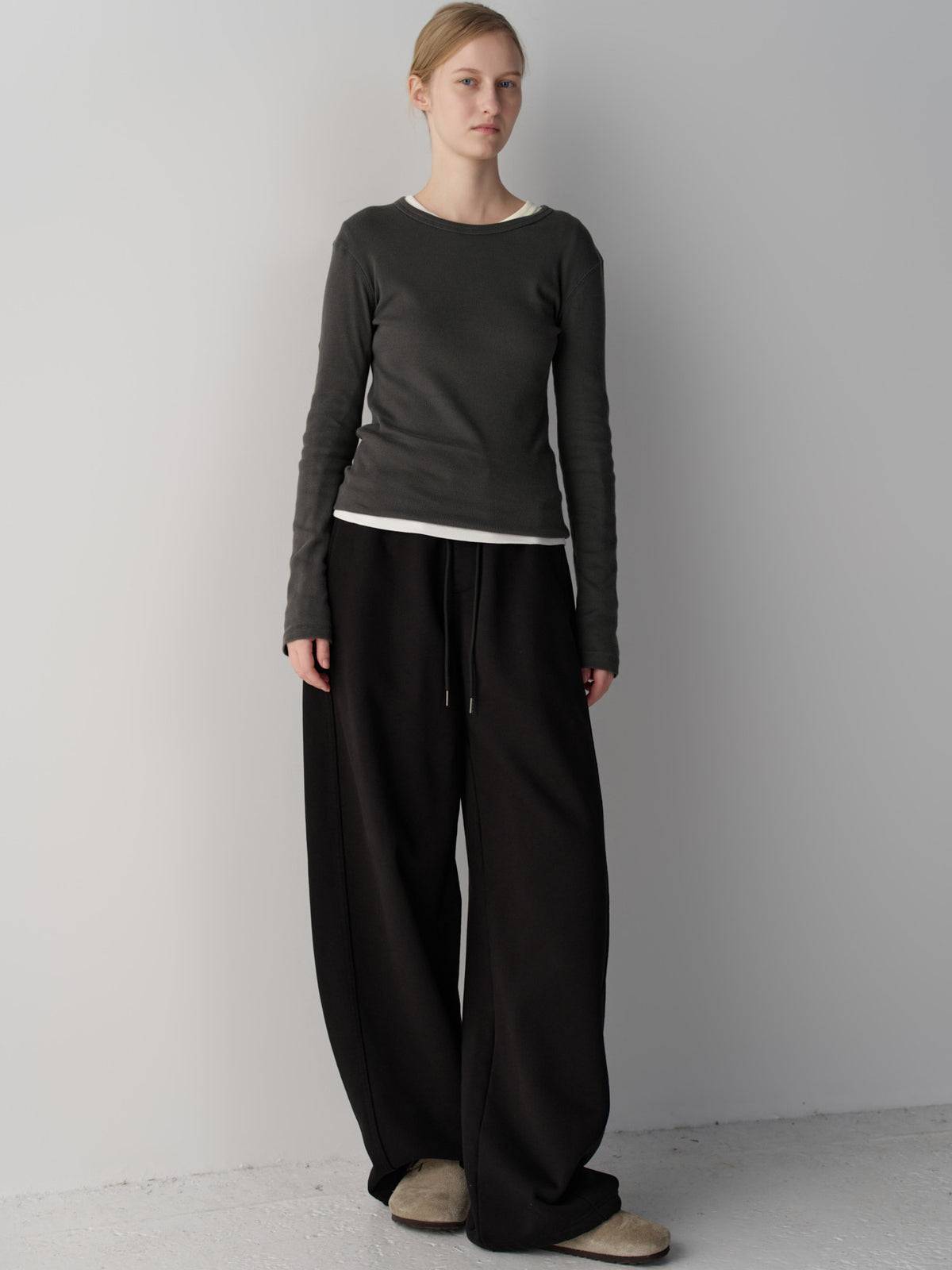 Facade Pattern Curved Warm Sweatpants black