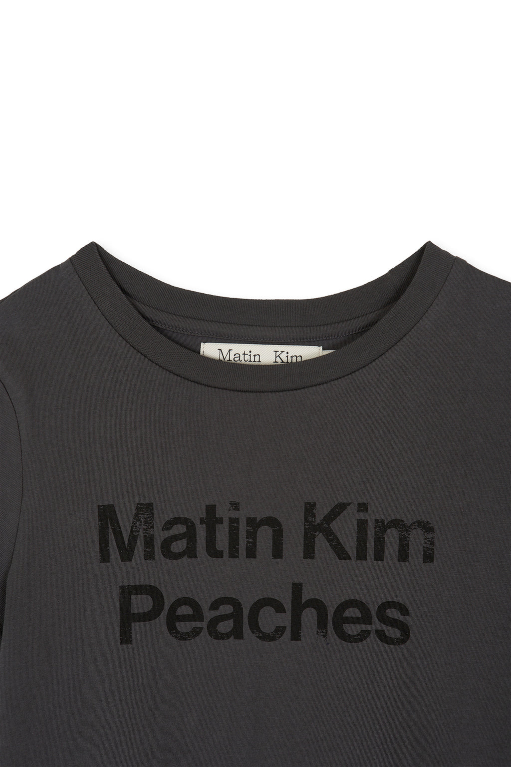 [matinkim] PEACHES LOGO GRAPHIC CROP TOP IN CHARCOAL