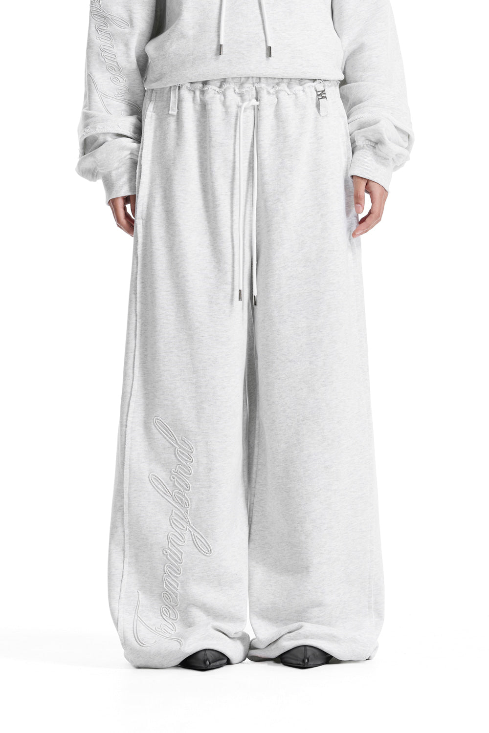 Treemingbird Lettering Raw-Cut Set-Up Sweat Pants Light Gray