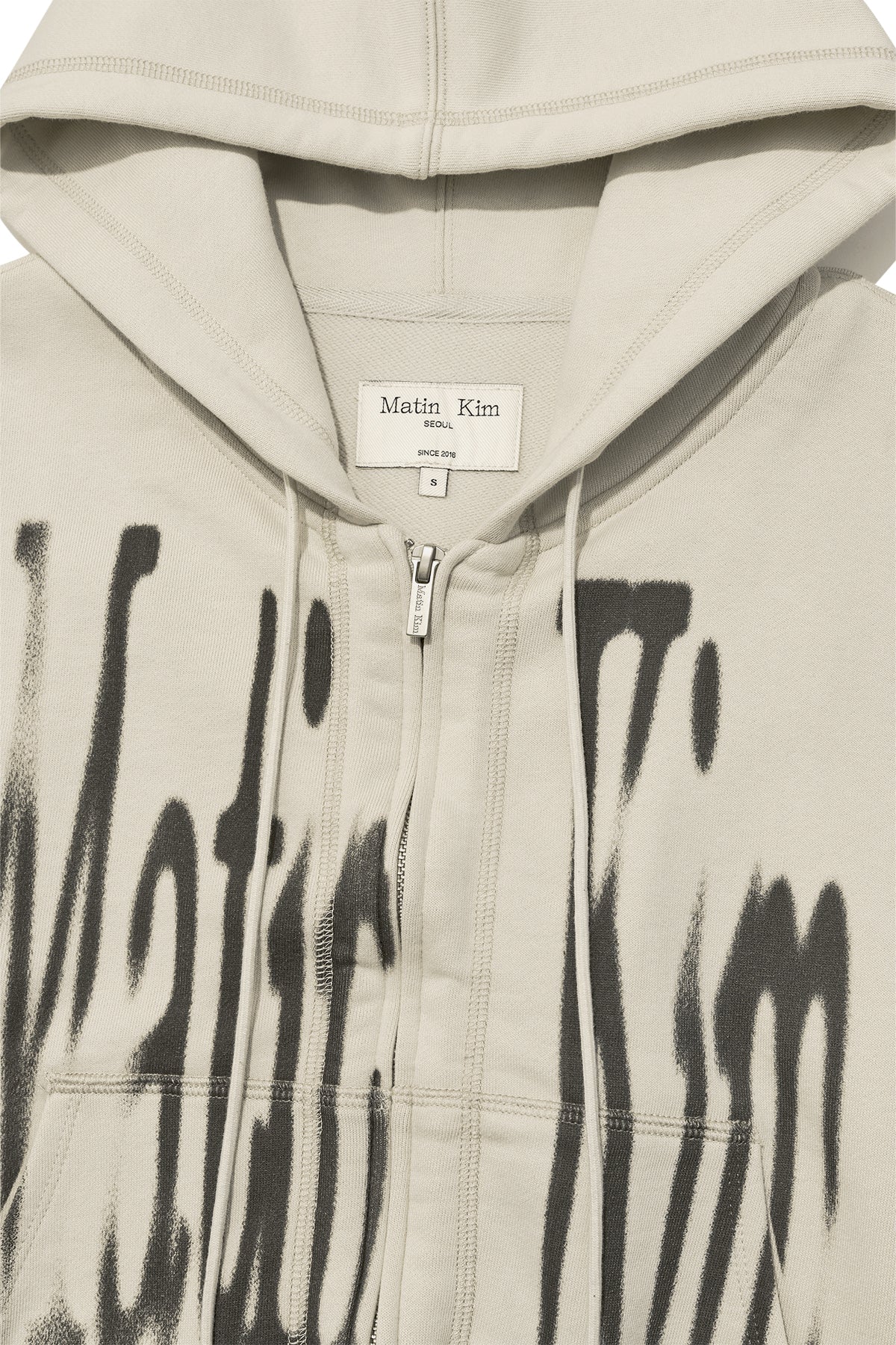 [matinkim] BIG LOGO CROP HOODY ZIP UP IN BEIGE