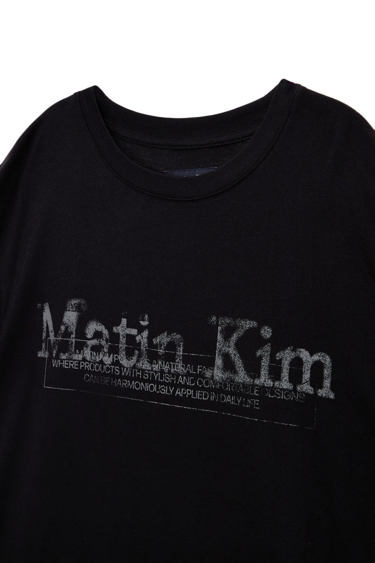 [matinkim] STAMP LOGO GRAPHIC OVERSIZE TOP FOR MEN IN BLACK