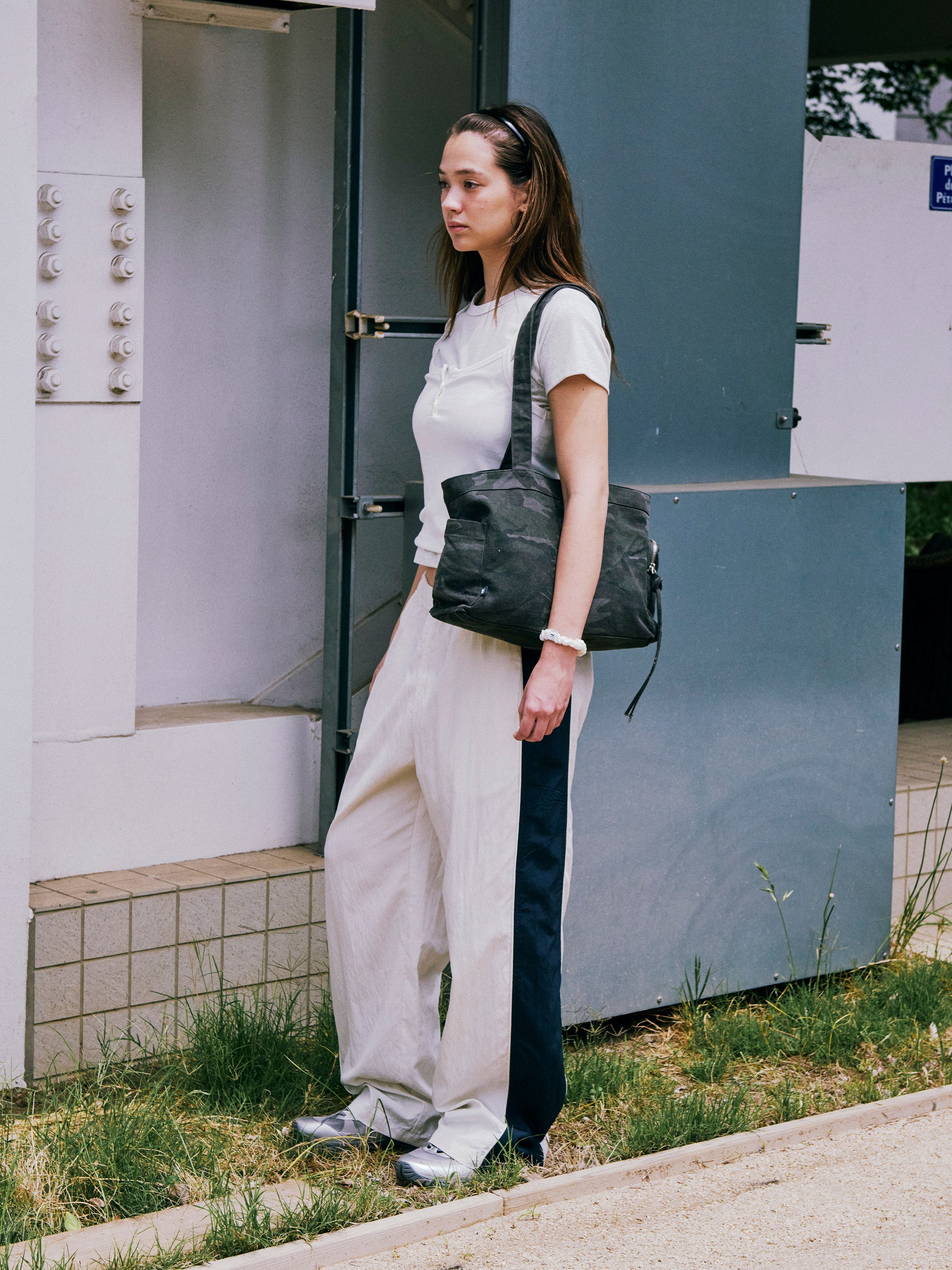 Low Classic Lc Loose-Fit Banding Pants - Ivory Navy