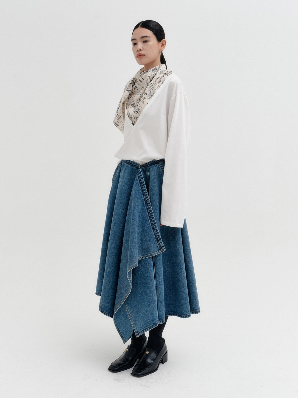 EENK Detachable Scarf V-neck T-shirt - Ivory