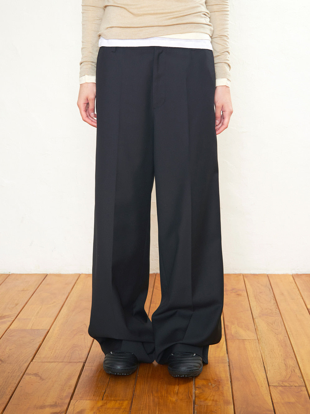 Low Classic Low-Rise Slacks Black