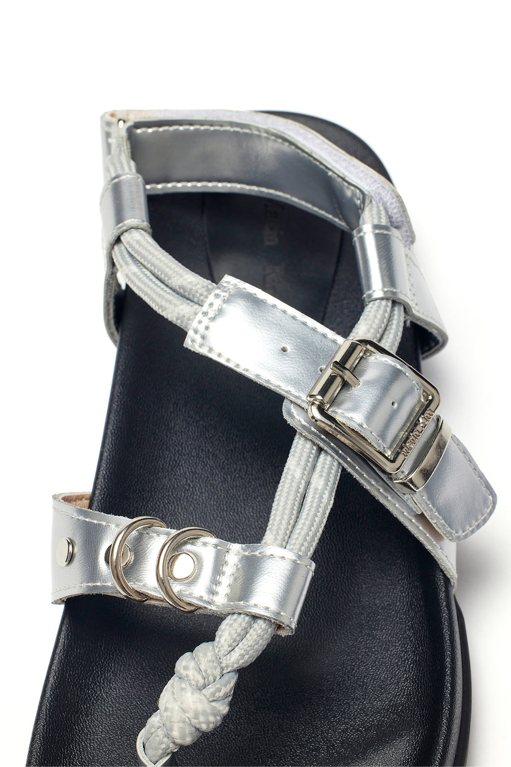 [matinkim] STRING FLIP FLOP SANDAL IN SILVER