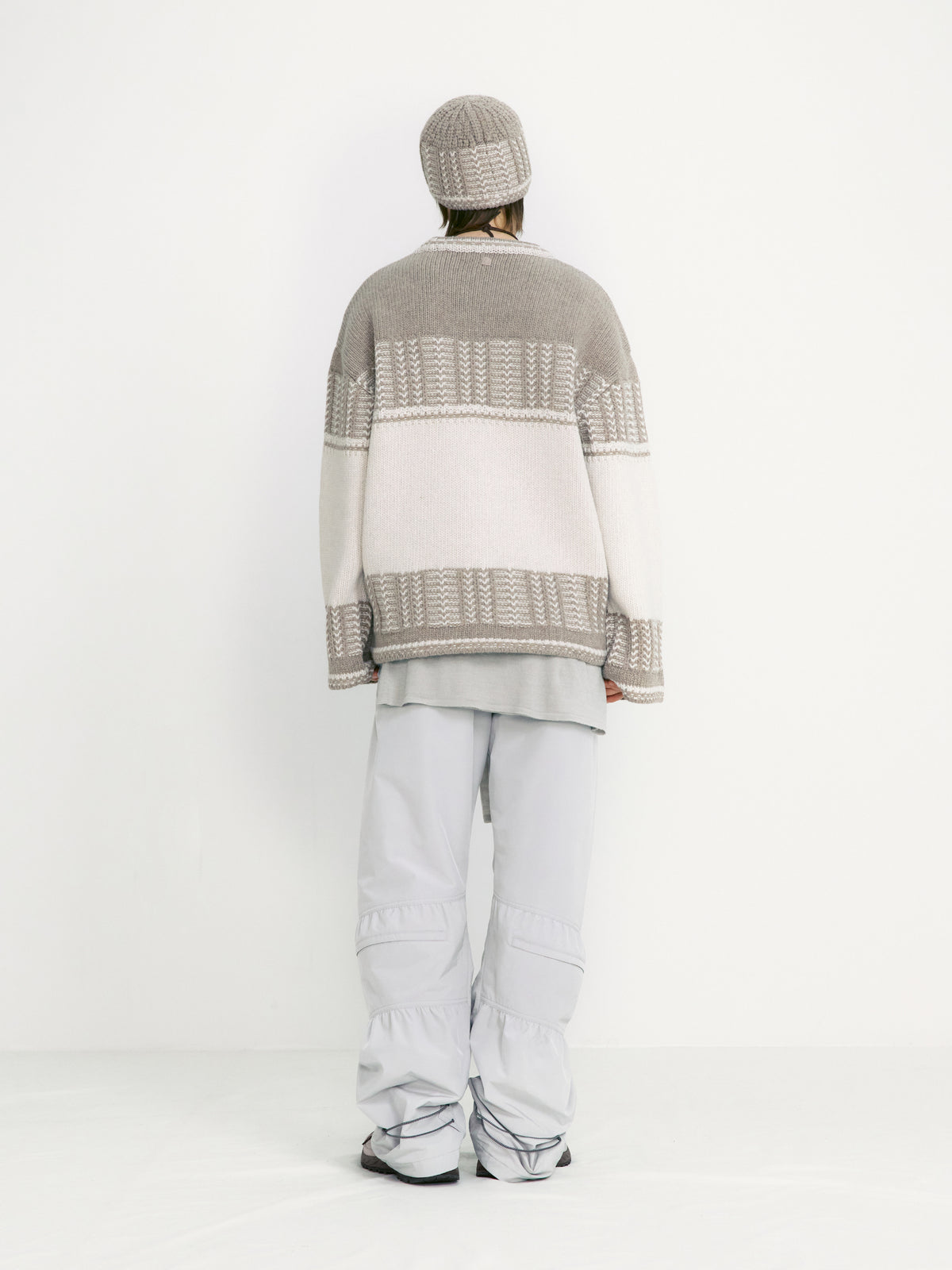 Low Classic Jacquard Knit Sweater Beige