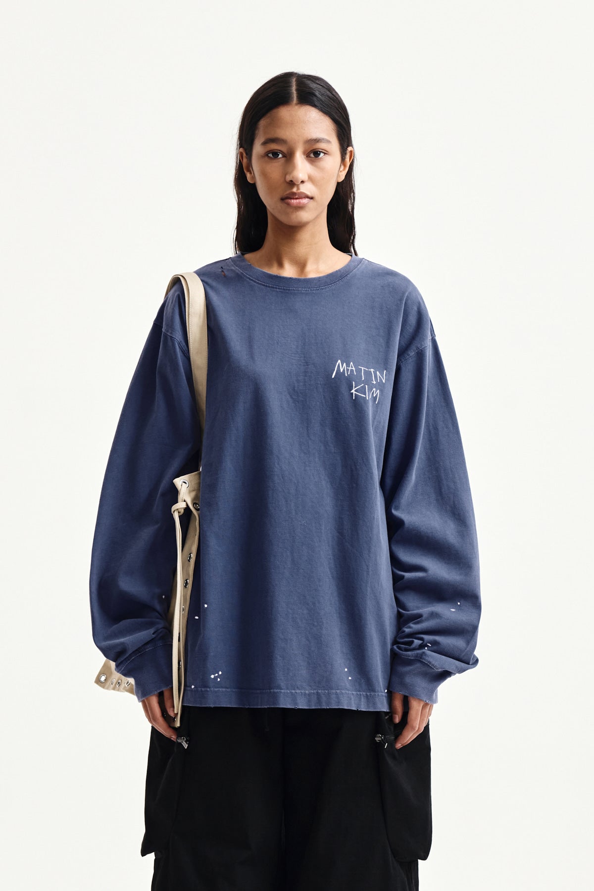 [matinkim] Vintage Washed Logo Top IN Smoke Blue
