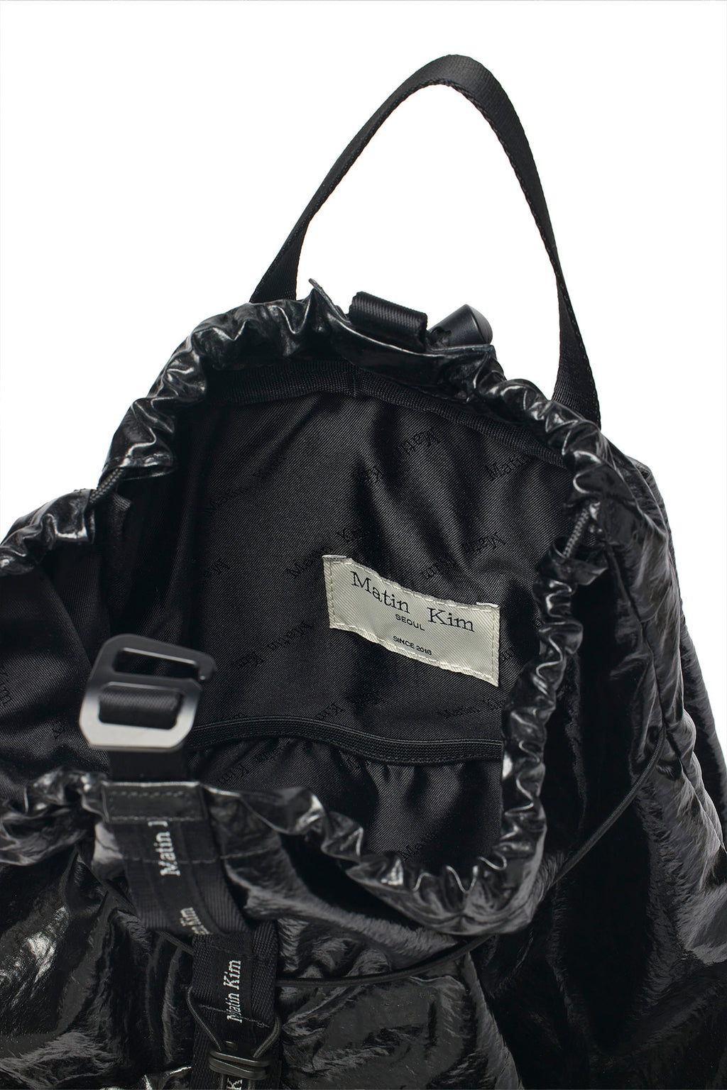 [matinkim] LOGO TAPING GLOSSY BACK PACK IN BLACK