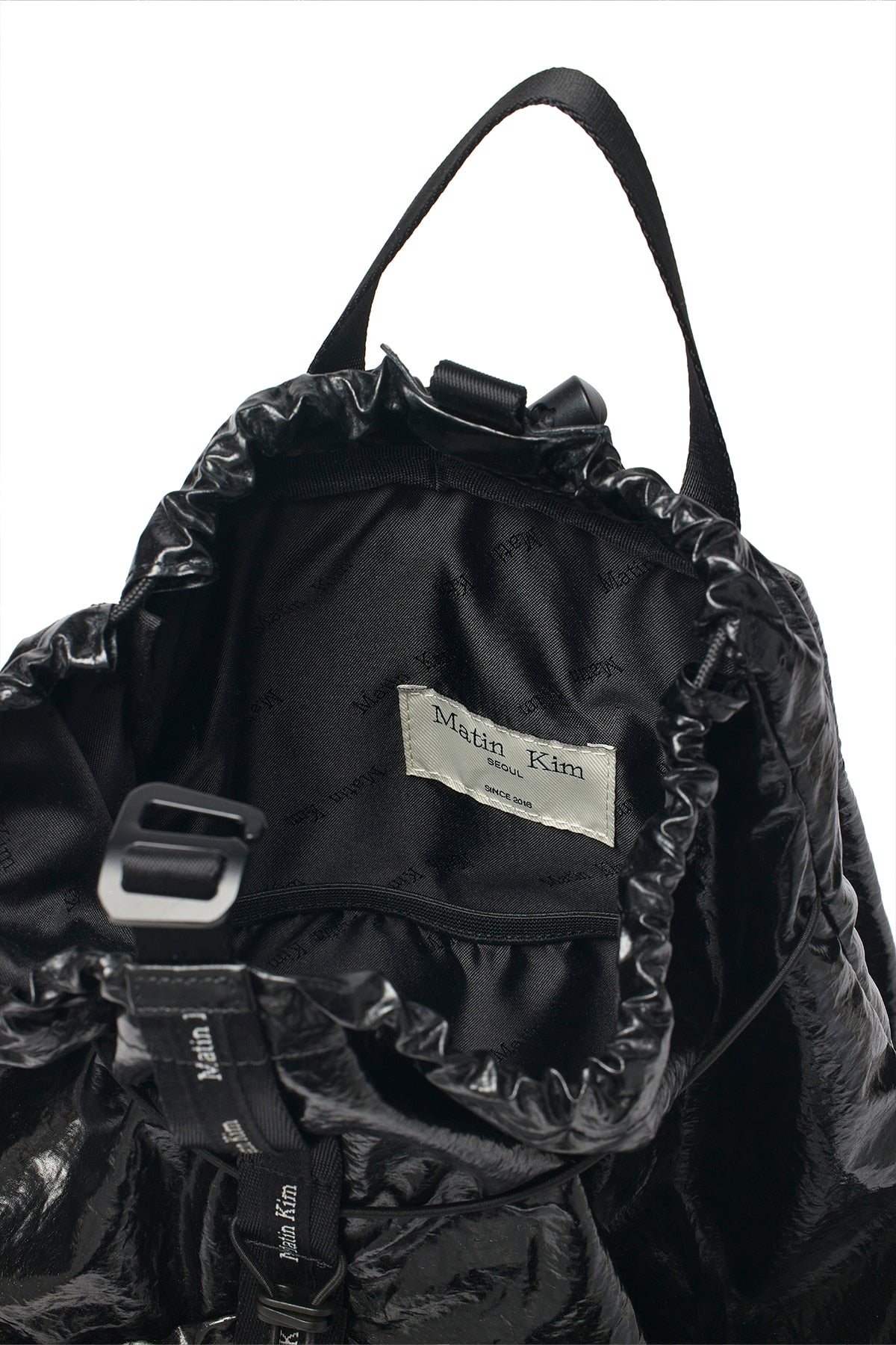 [matinkim] LOGO TAPING GLOSSY BACK PACK IN BLACK
