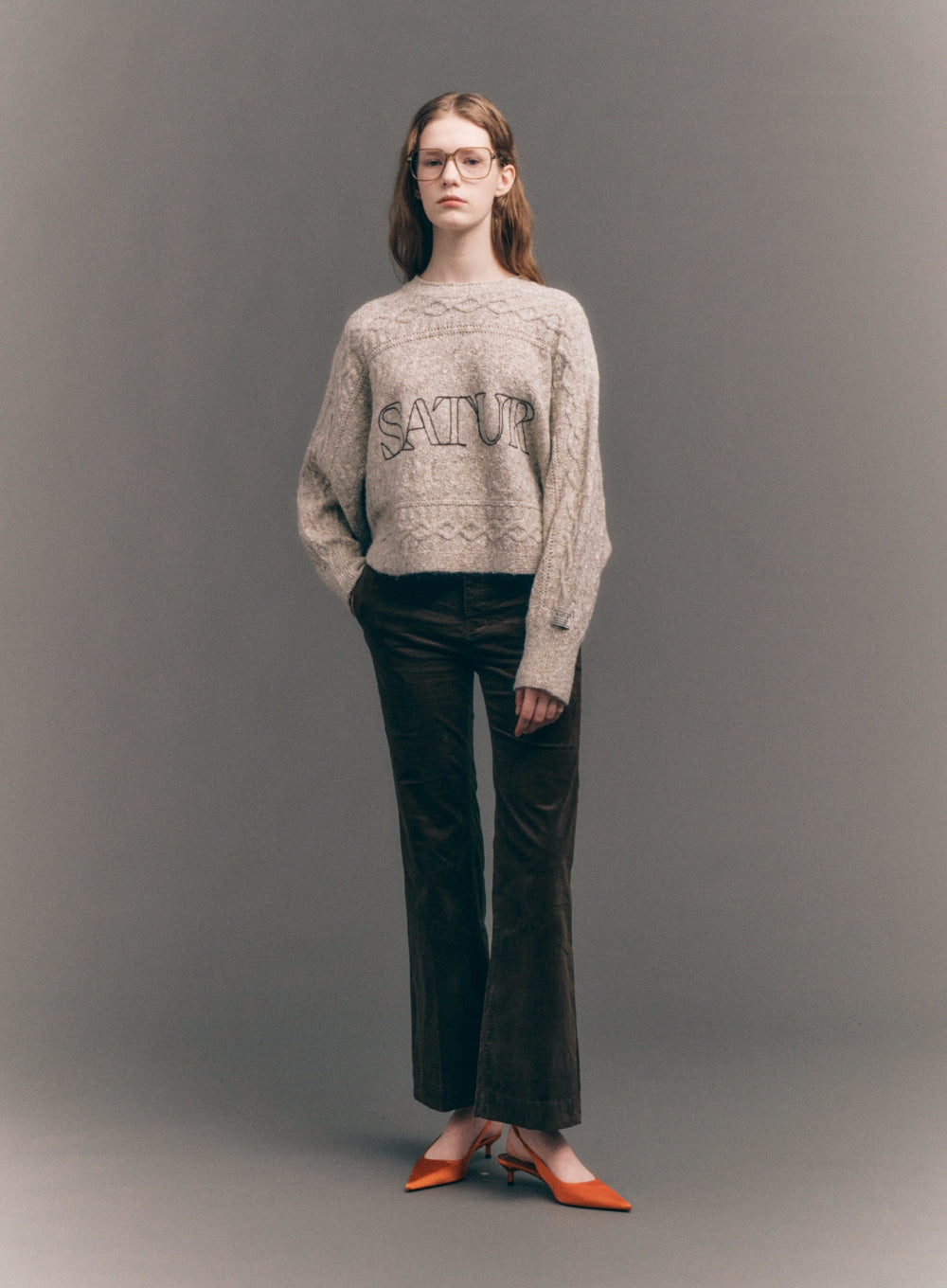 [satur] (W) Jacquard Crop Logo Knit - Brown