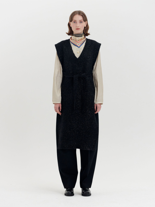 Eenk Quilo V-Neck Unbalanced Long Vest - Black