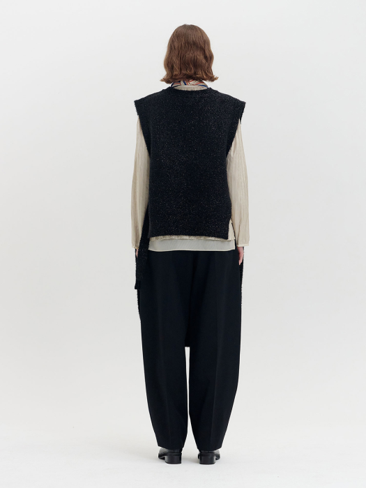 [EENK] Quilo V-Neck Unbalanced Long Vest - Black