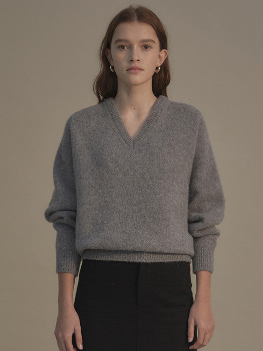 [nothing written] Pound alpaca sweater (Gray)