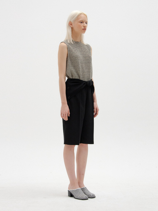 Eenk Savana Bermuda Shorts - Black