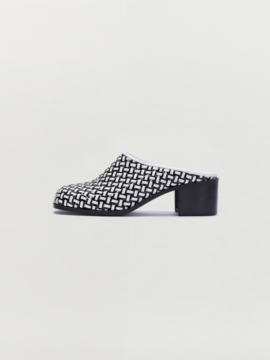 Eenk Scoop Heeled Mule - Black/White