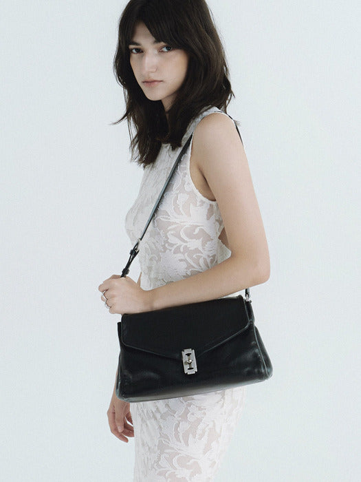 [vunque] Occam Doux Shoulder L (오캄 두 숄더 라지) Black

Soft and Chic Shoulder Bag in Large Size