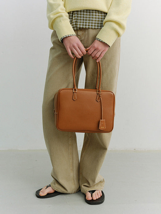 [dunst] CLASSIC 28 LEATHER BAG TAN_UDBA6E201CM