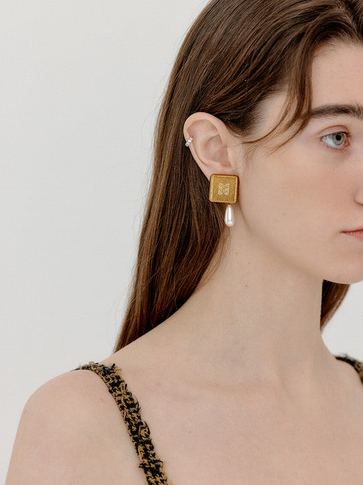 [EENK] Veka Logo Earrings - Gold/Ivory