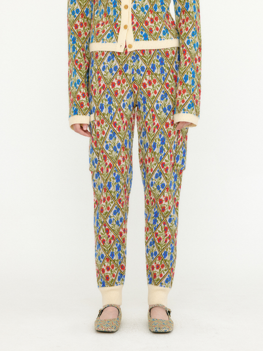 Eenk Vemi Floral Pattern Knit Jogger Pants - Ivory/Blue/Red Multi