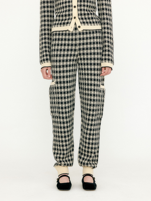 Eenk Vemi Gingham Check Knit Jogger Pants - Black/Ivory