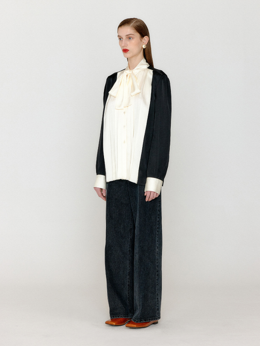Eenk Vleat Tie-Neck Pleated Blouse - Black/Ivory