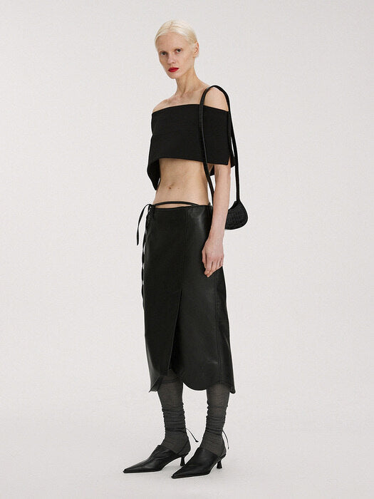 [recto] FAUX LEATHER SIGNATURE DETAIL LOW RISE SKIRT (BLACK)