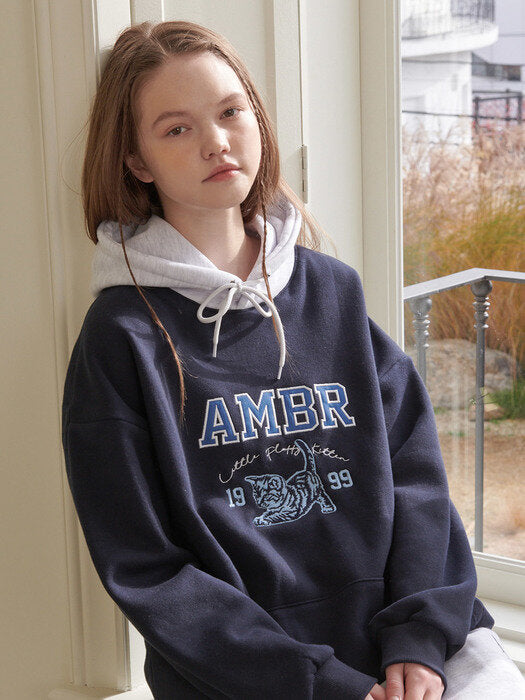 [ambler] Little cat Over fit Hoodie AHP914 (navy)