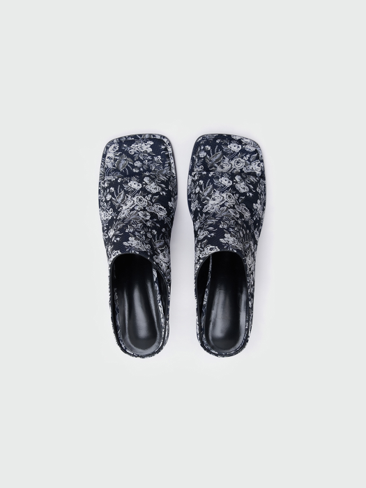 Eenk Wunky Chunky Heeled Sandals - Navy Multi