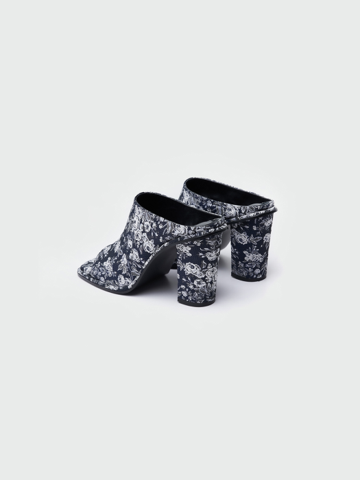 Eenk Wunky Chunky Heeled Sandals - Navy Multi