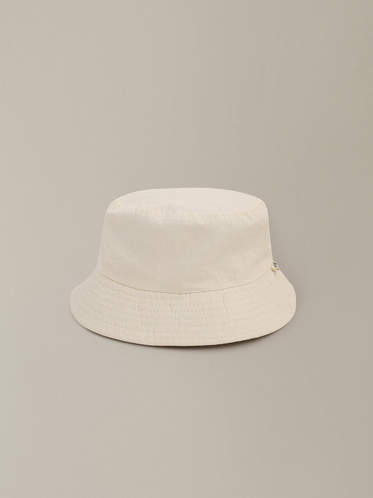 [nothing written] Traveller cotton hat (Ivory)