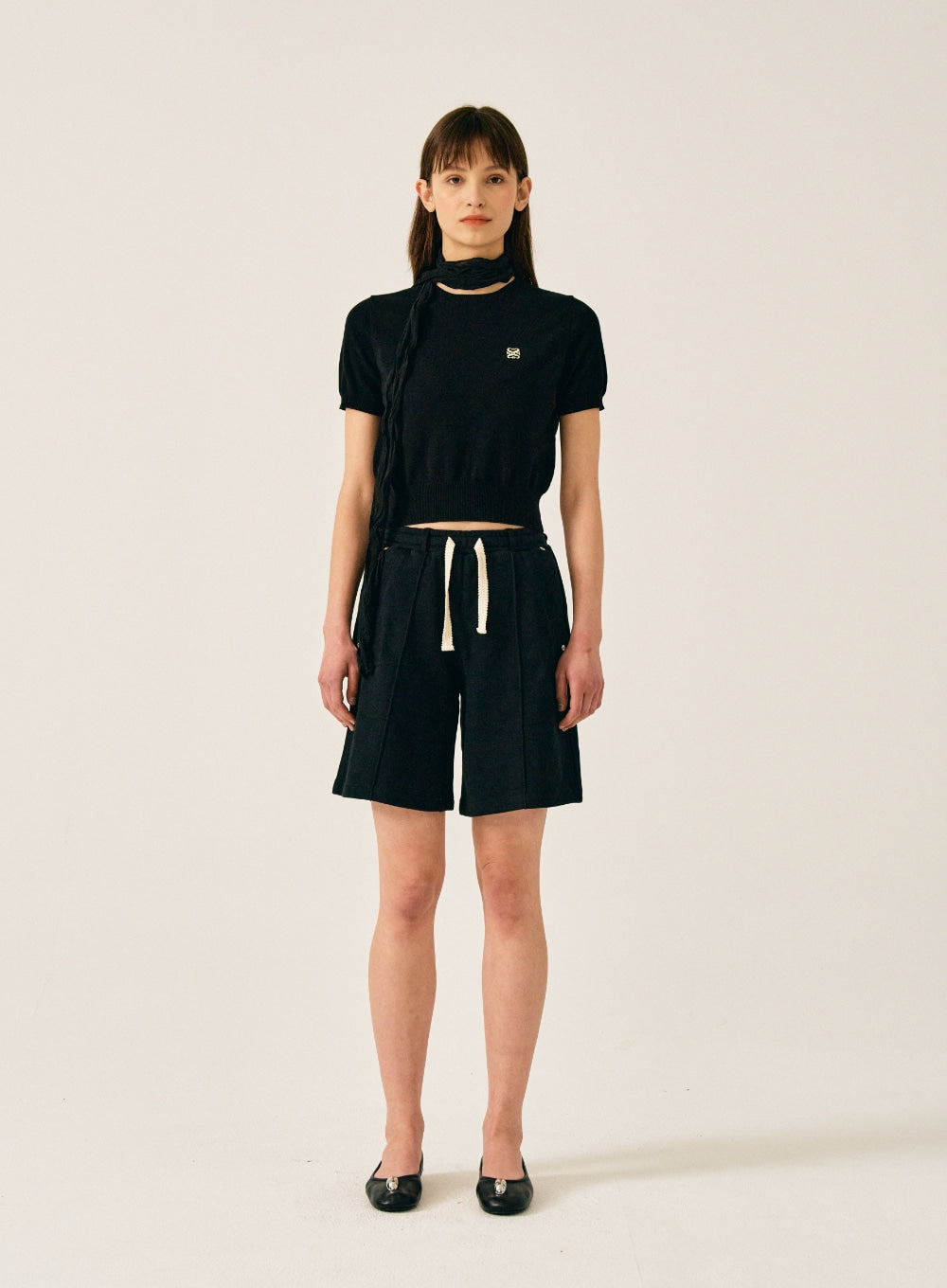 [satur] (W) Classic Crew Neck Half Knit - Black