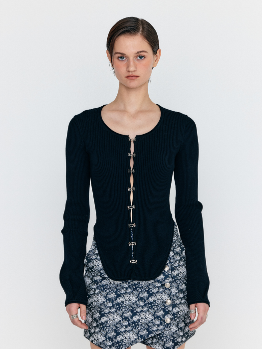 Eenk Westey U-Neck Cardigan - Black